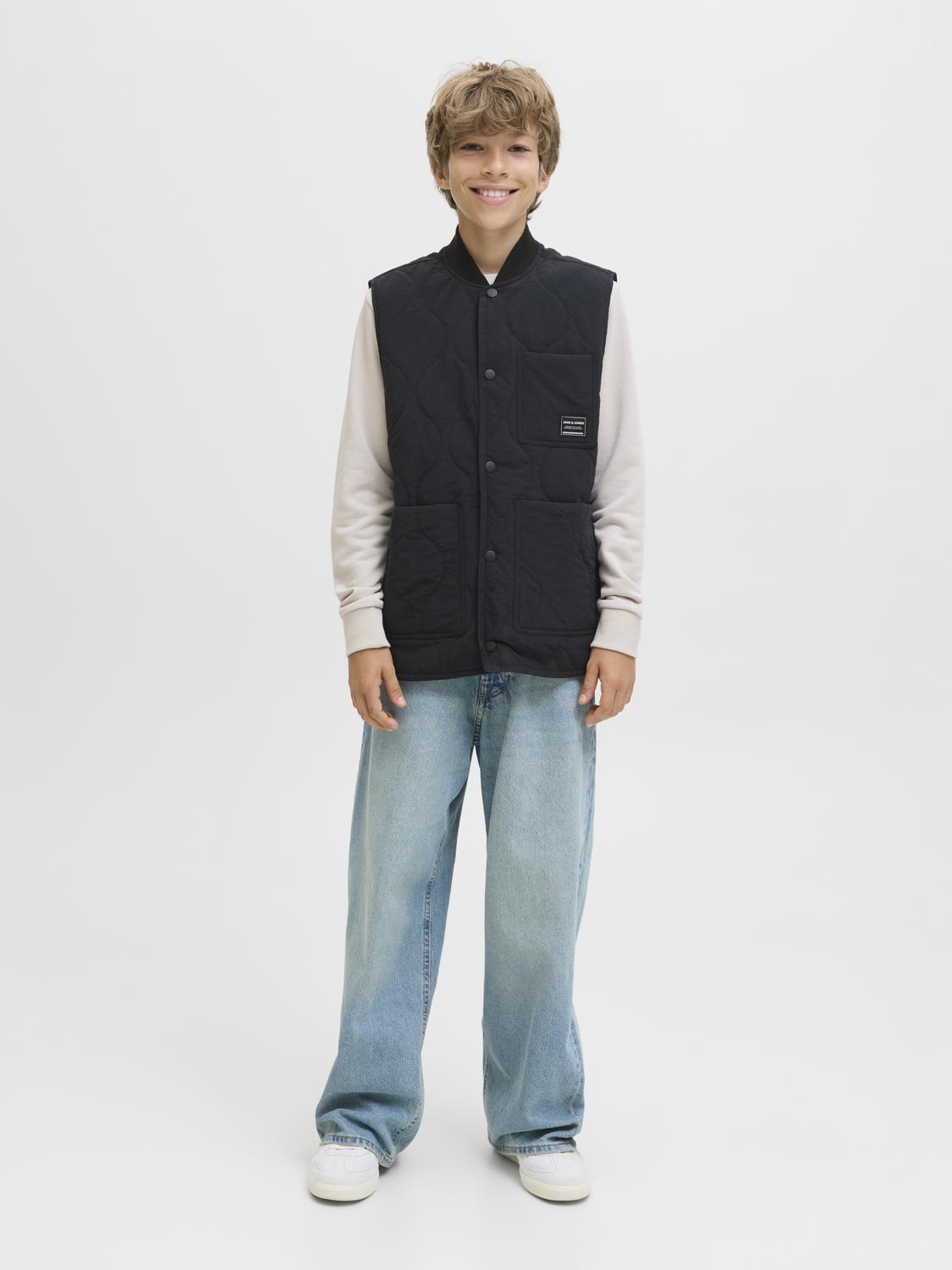 model_shot-front_full